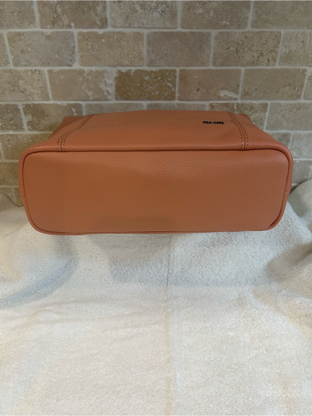 The Sak Crossbody Bag in the color NECTAR - Picture 7 of 11